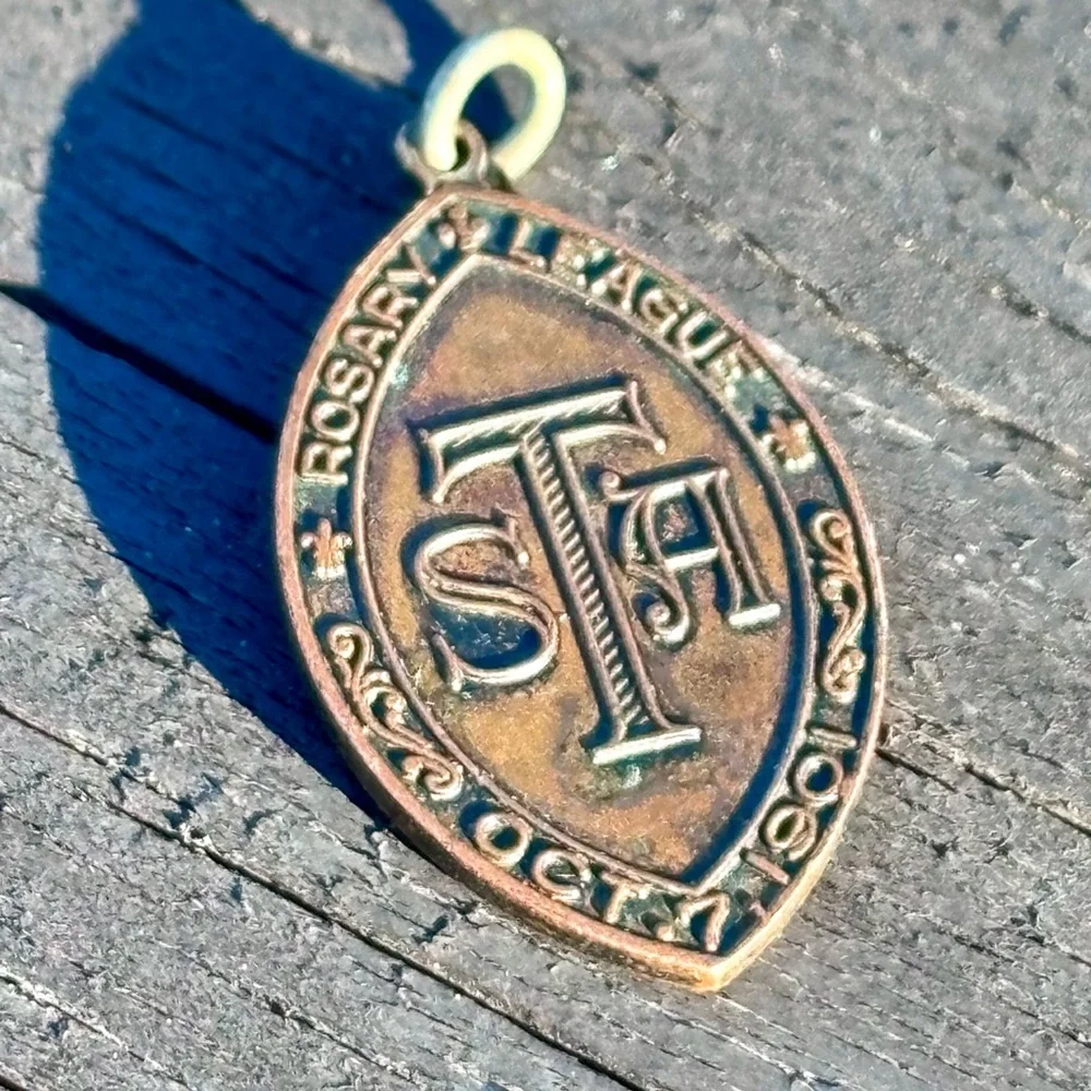 Antique 1901 Our Lady of Atonement Rosary League Medal - Picture 7 of 7